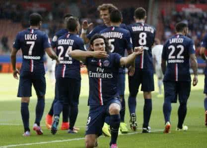  南特VS巴黎焦点战吸引十万观众  